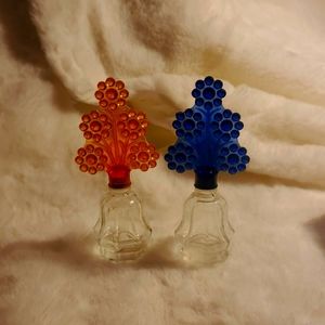 TWO VINTAGE ART DECO PERFUME BOTTLES WITH SCREW TOP  COLLECTBLE . BLUE AND YELLO